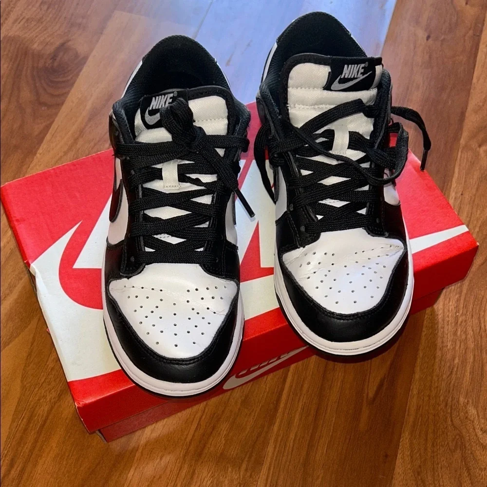 Nike Kids Sneakers in Black and White
